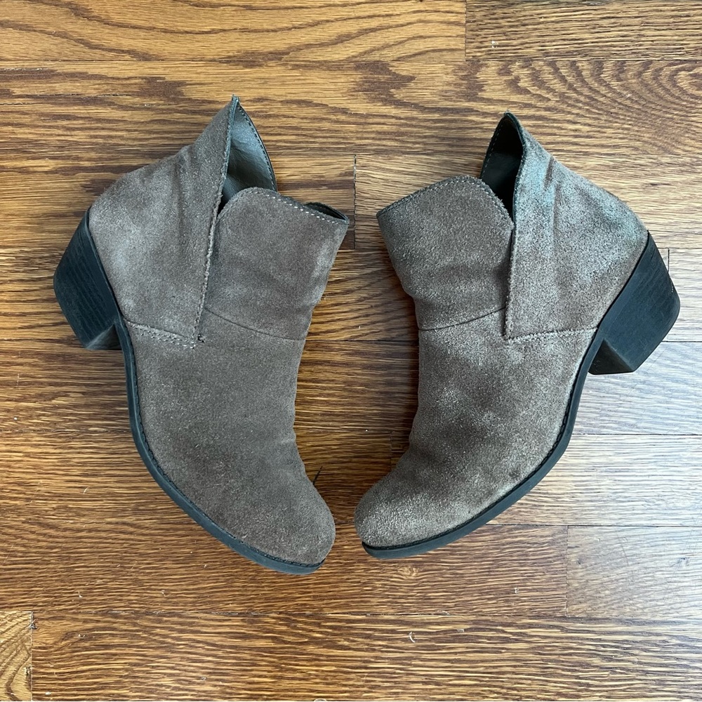 Me Too Brown Suede Leather Booties Sz 6.5